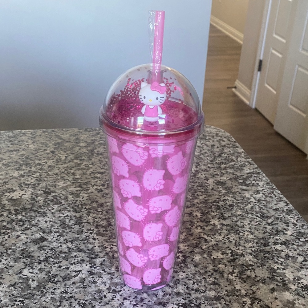 NWT FOREVER 21 Hello Kitty glitter Tumbler with Straw
